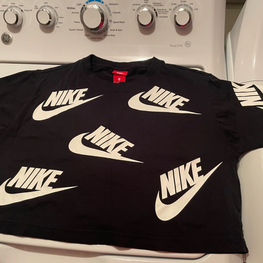 Nike leggings and crop top workout/ leisure set.